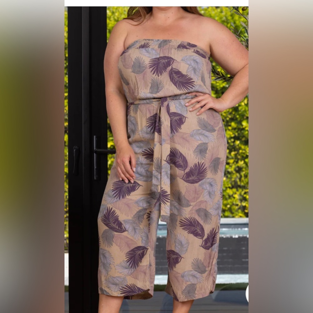 NWT Taupe Leaf Print strapless Plus Size  wide leg Capri Jumpsuit with Pockets